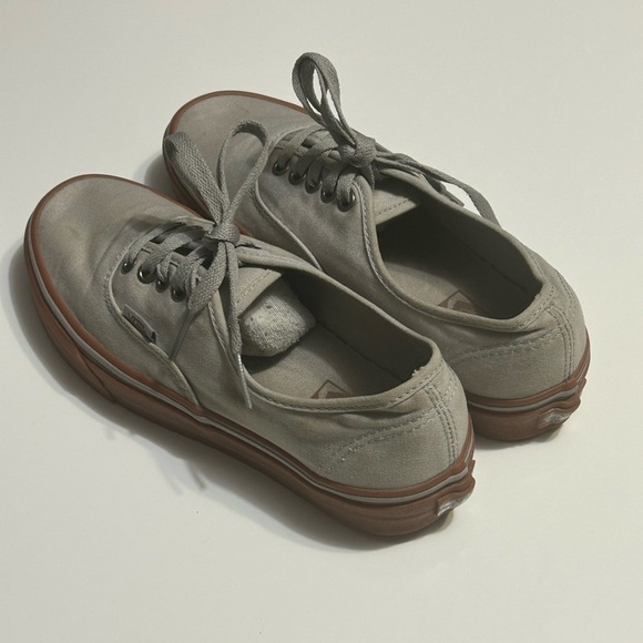 Gray Vans With Gum Soles Size: 7 Mens 8.5 Womens - Picture 3 of 9